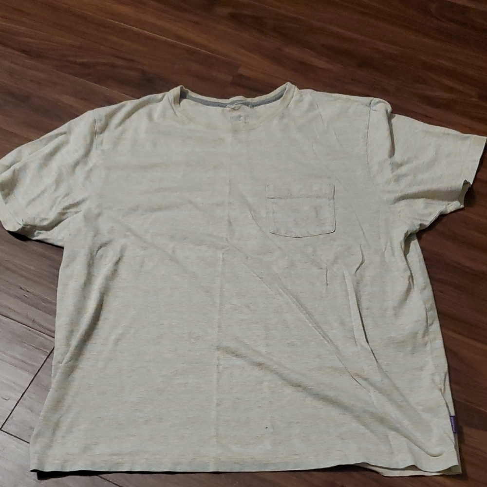 Patagonia Men's Light Gray Short Sleeve Tee